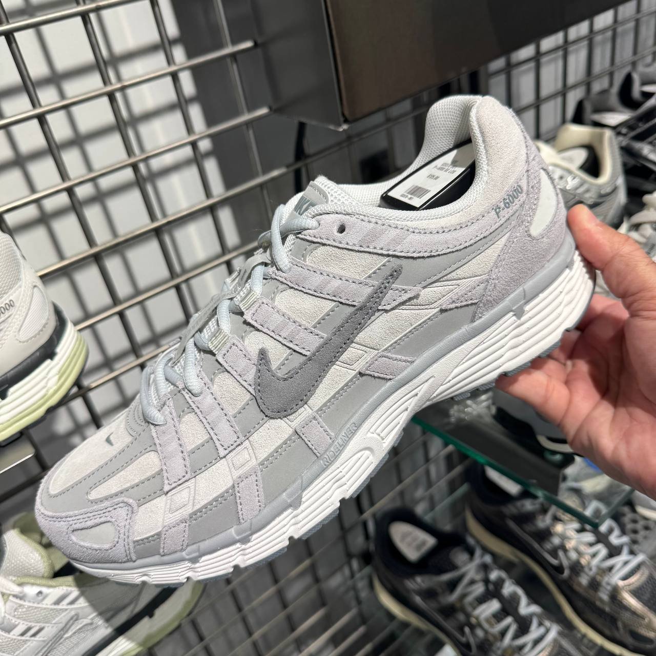 NIKE P6000