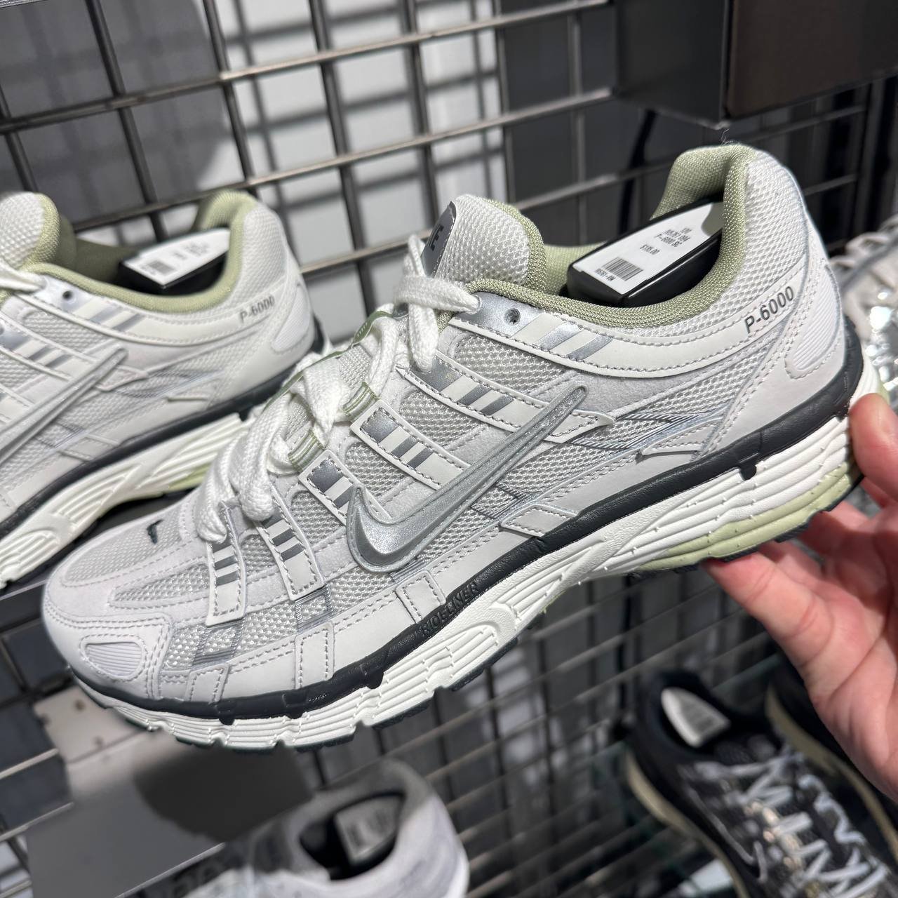 NIKE P6000