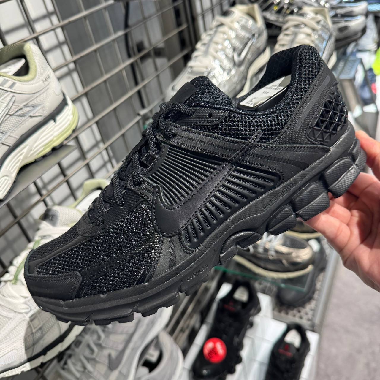 NIKE VOMERO 5