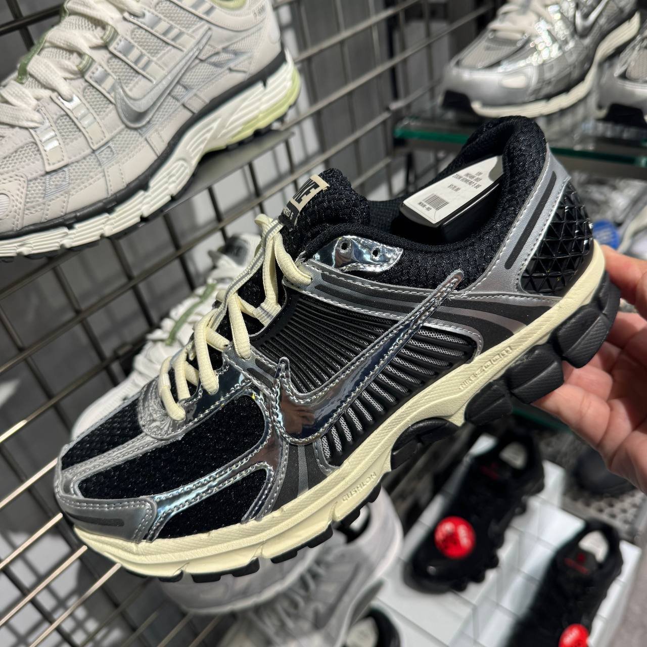 NIKE VOMERO 5