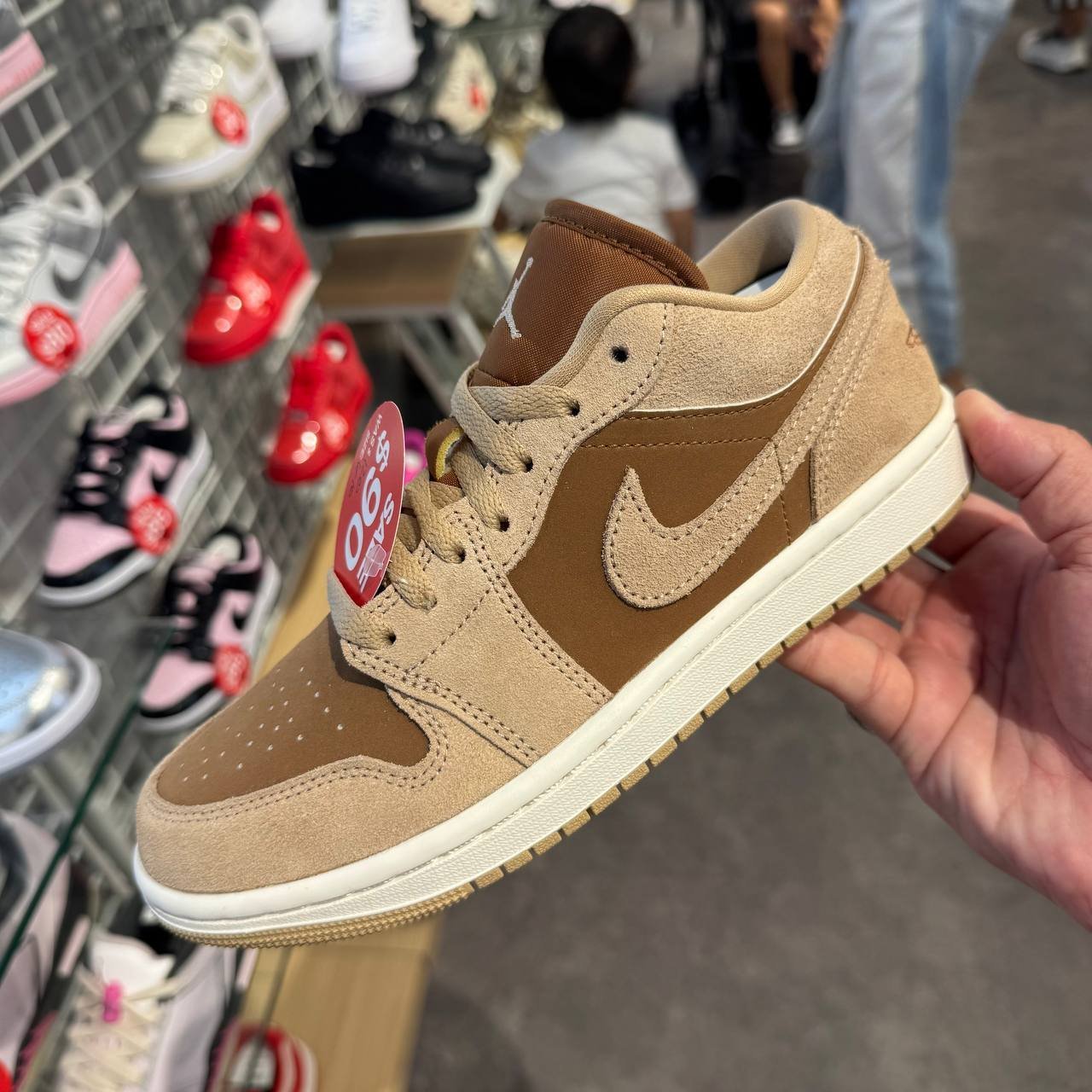 NIKE JORDAN 1 LOW