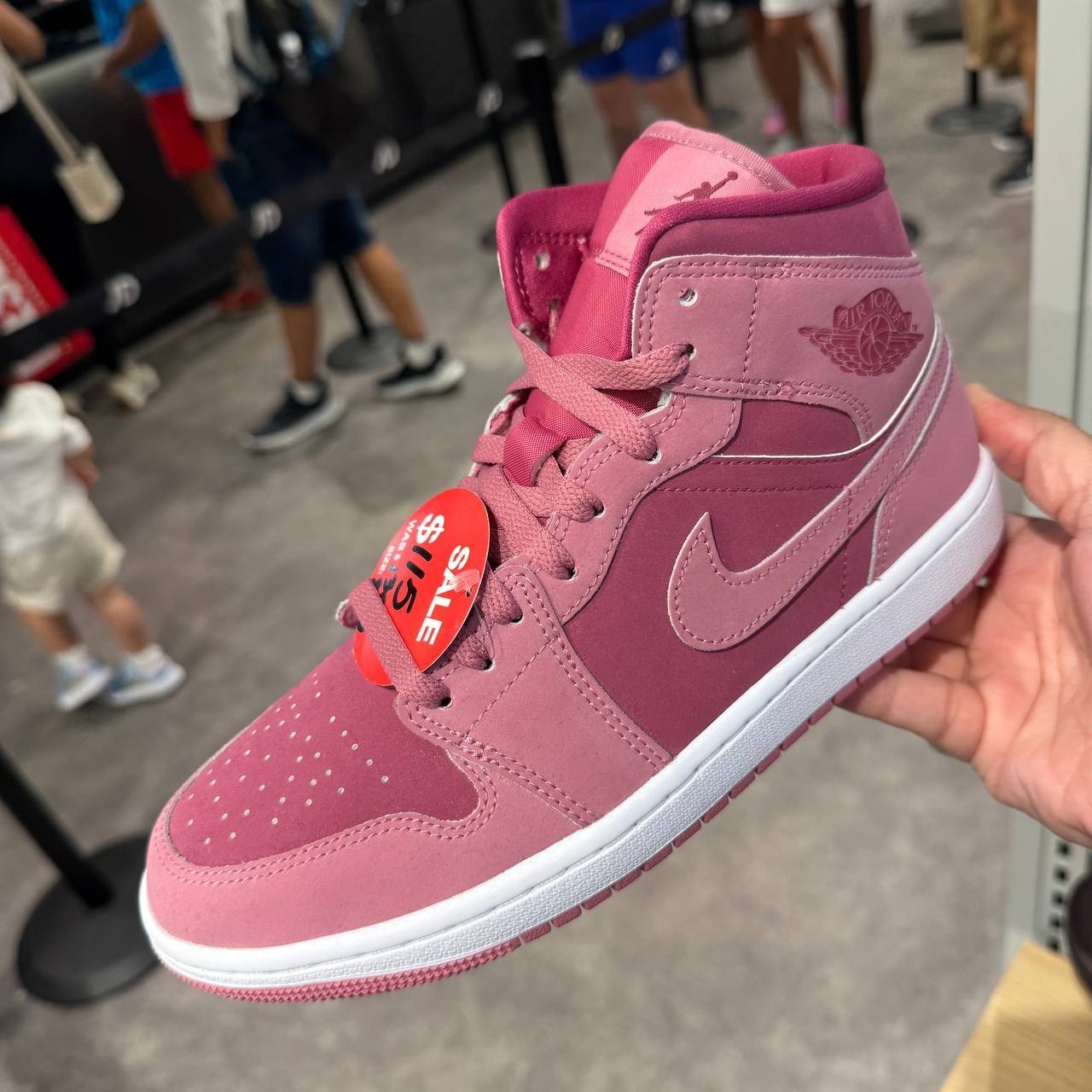 NIKE JORDAN 1