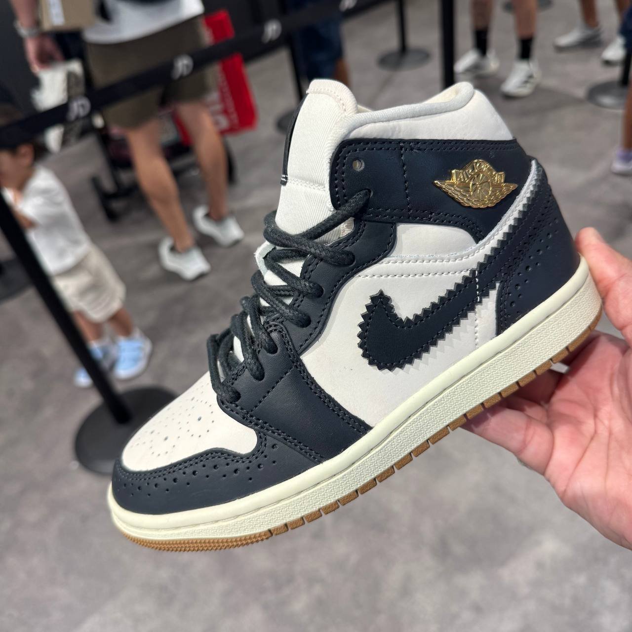 NIKE JORDAN 1