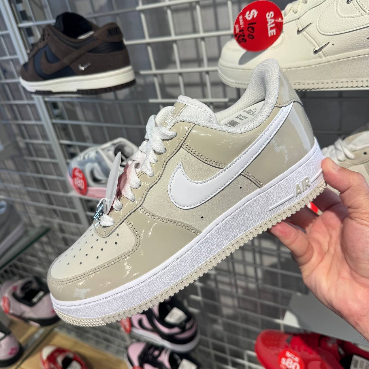 NIKE AIR FORCE 1