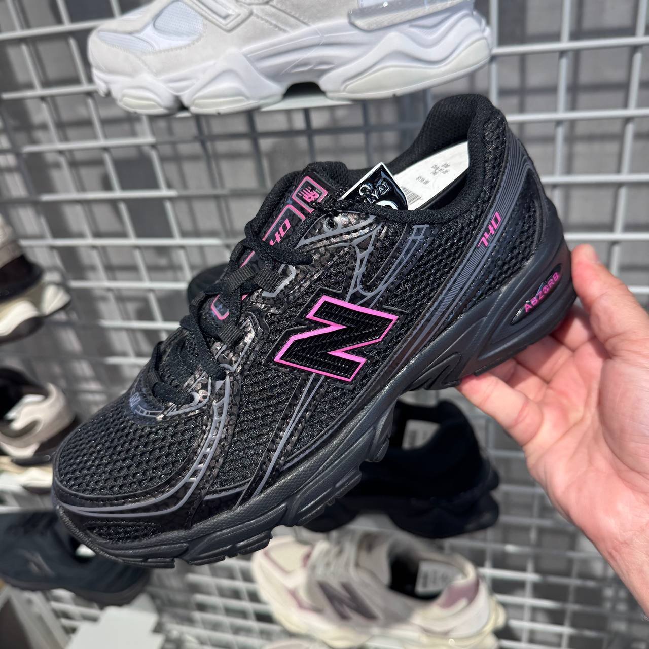NEW BALANCE 740