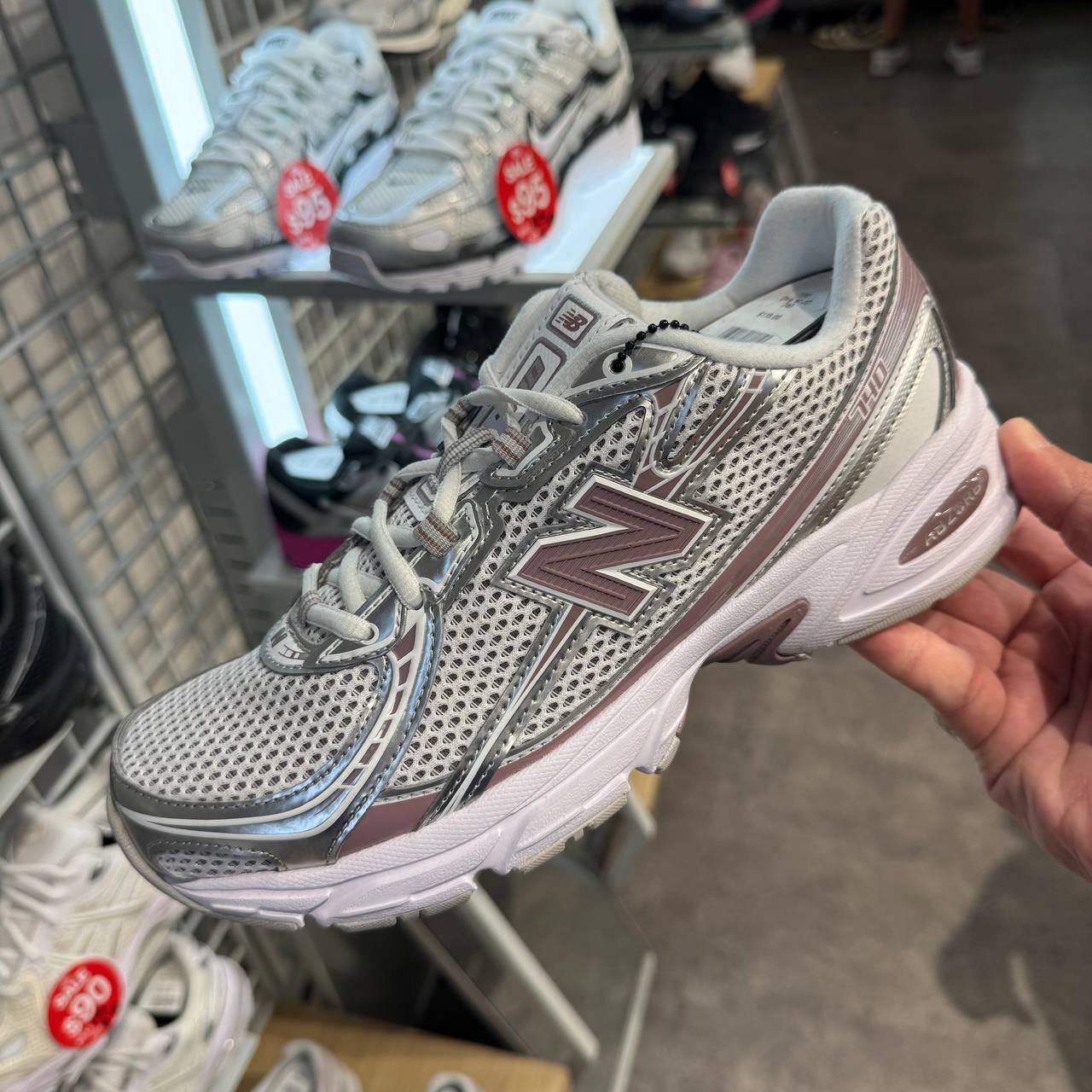NEW BALANCE 740