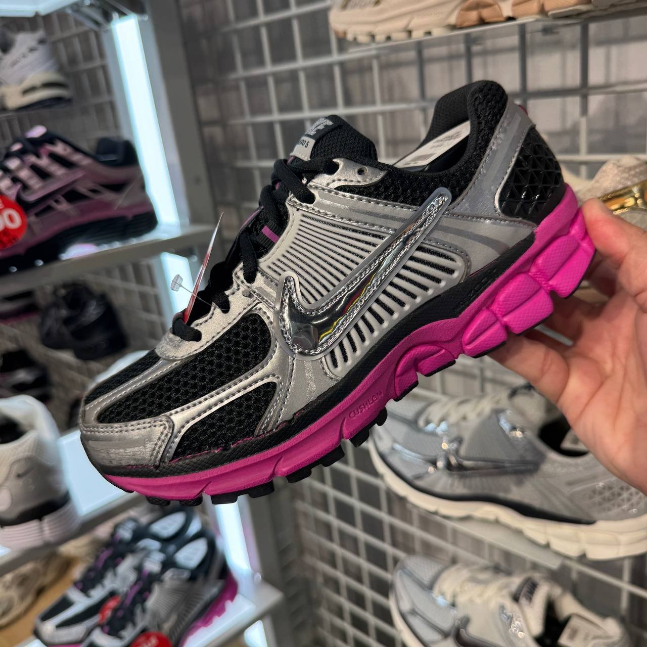 NIKE VOMERO