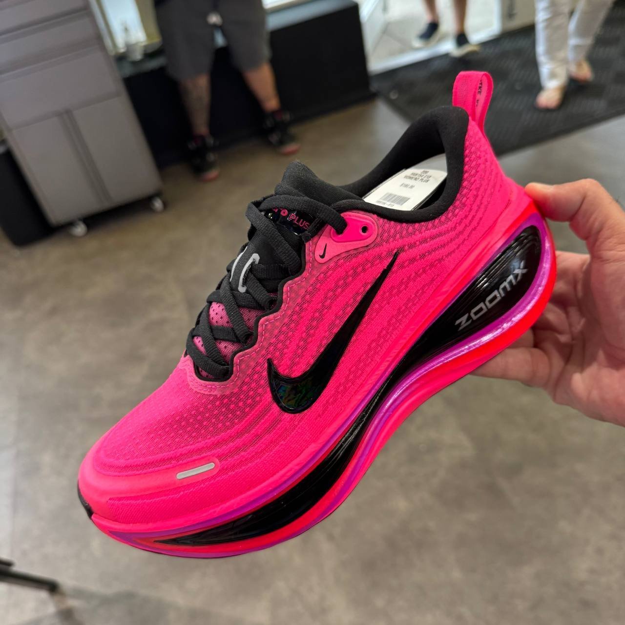 NIKE VOMERO PLUS