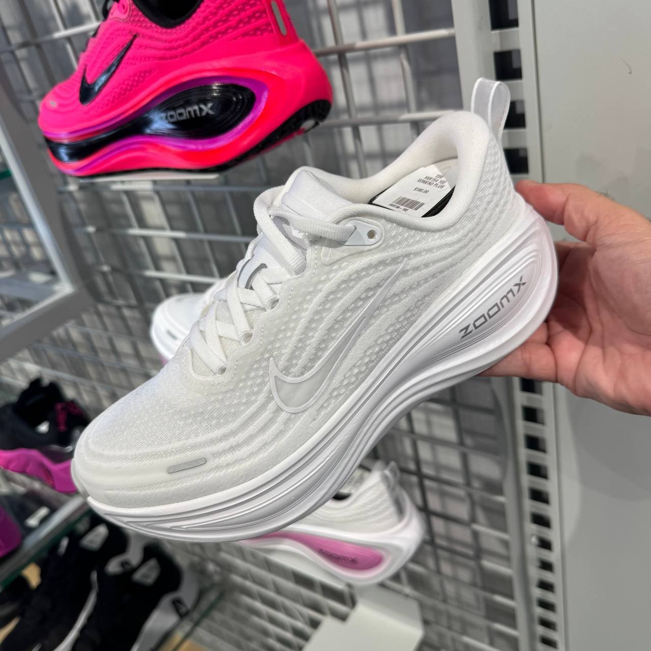 NIKE VOMERO PLUS