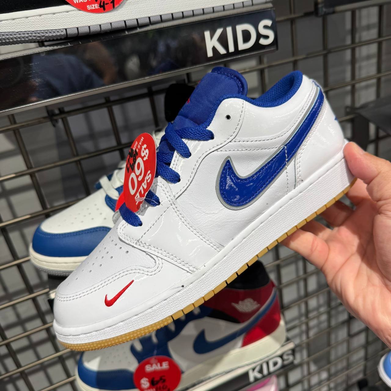 NIKE JORDAN