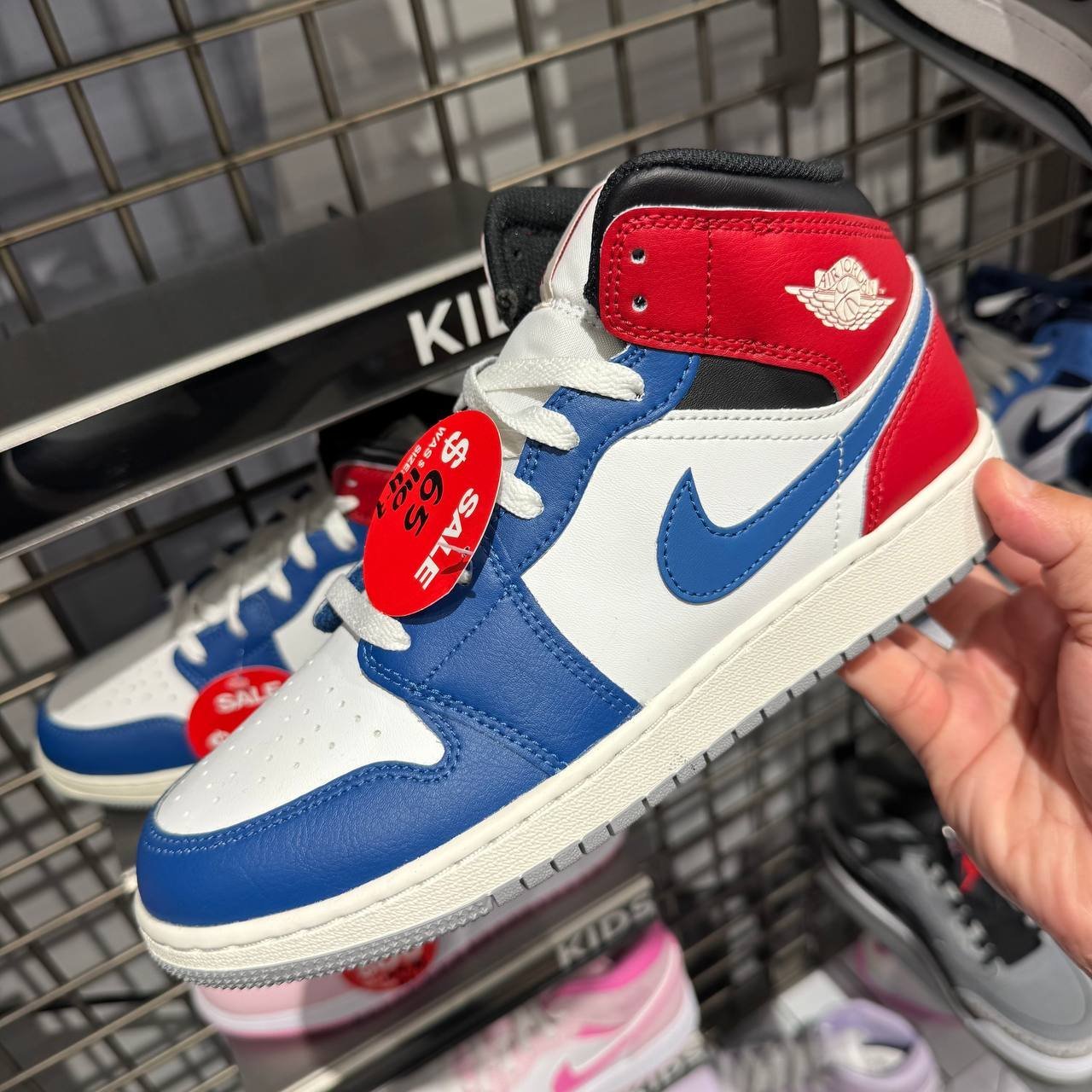 NIKE JORDAN