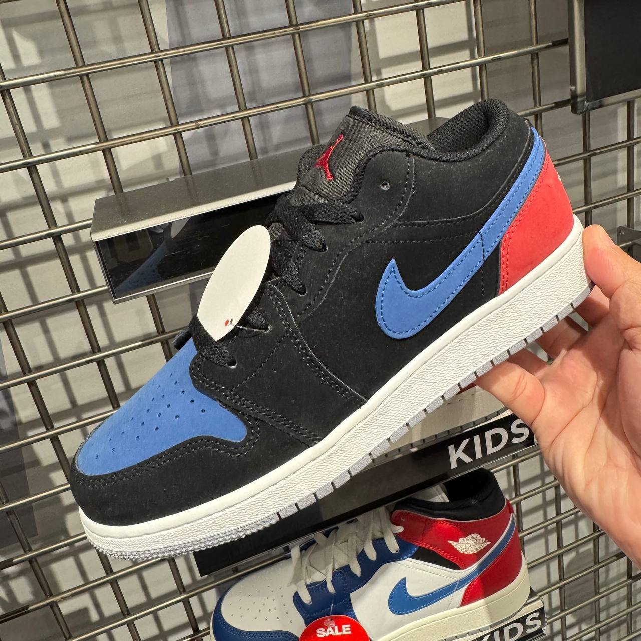 NIKE JORDAN