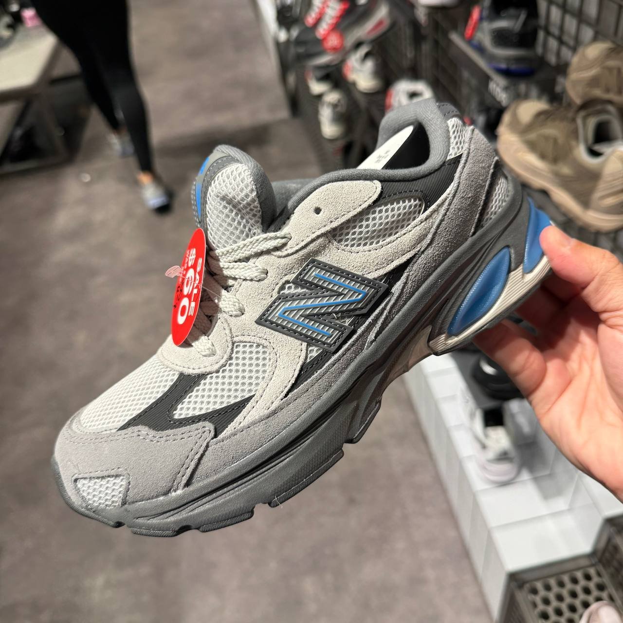 NEW BALANCE  2010