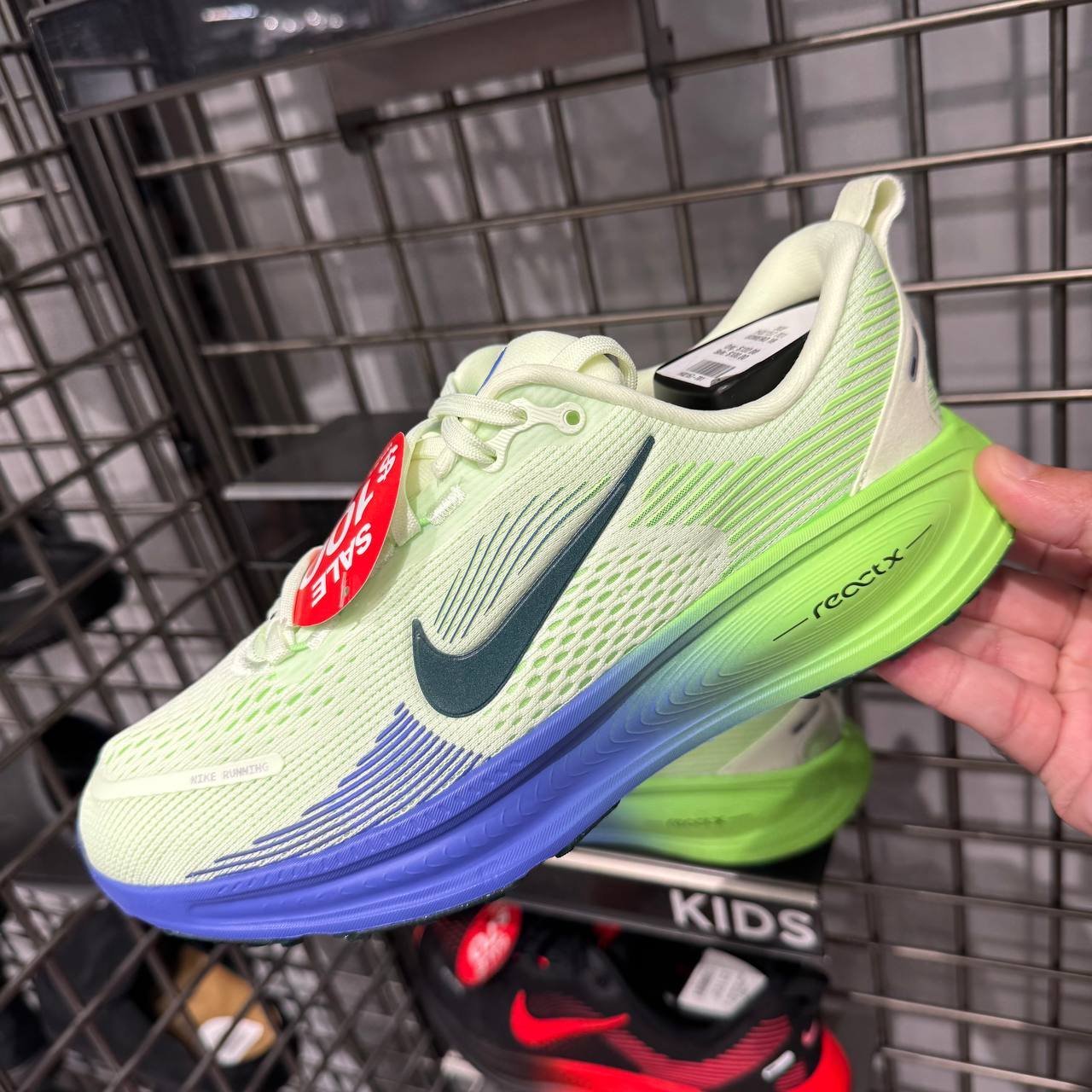NIKE REACT