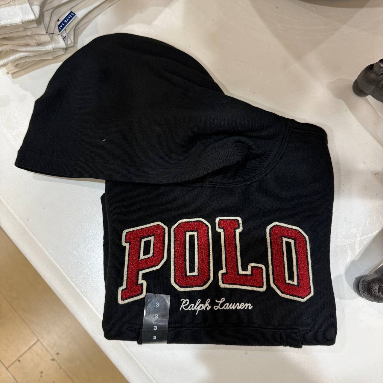 MOLETOM COM CAPUZ E BOLSO CANGURU