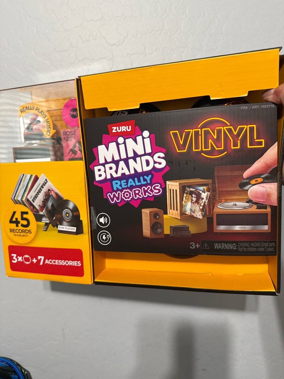 Mini Brand Vinyl c/ 13 records dentro