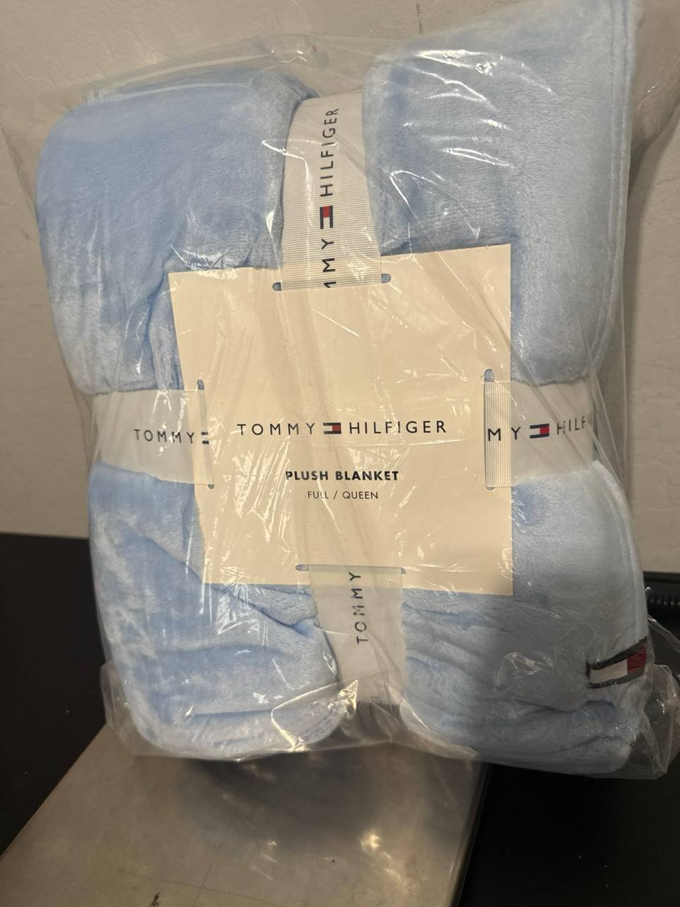 Manta Tommy Hilfiger queen azul claro