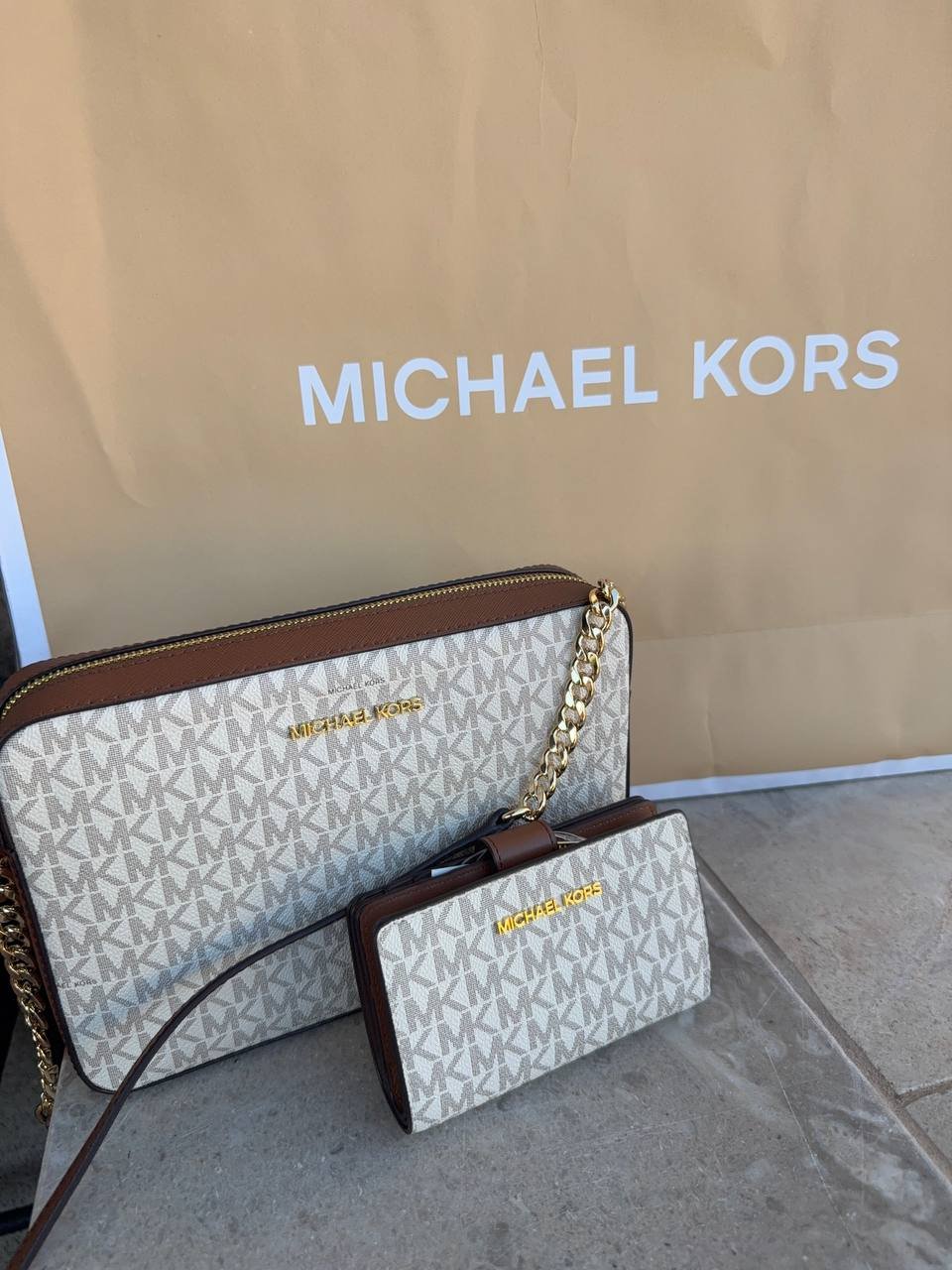 Crossbody Michael Kors Vanilla Monocromática com carteira