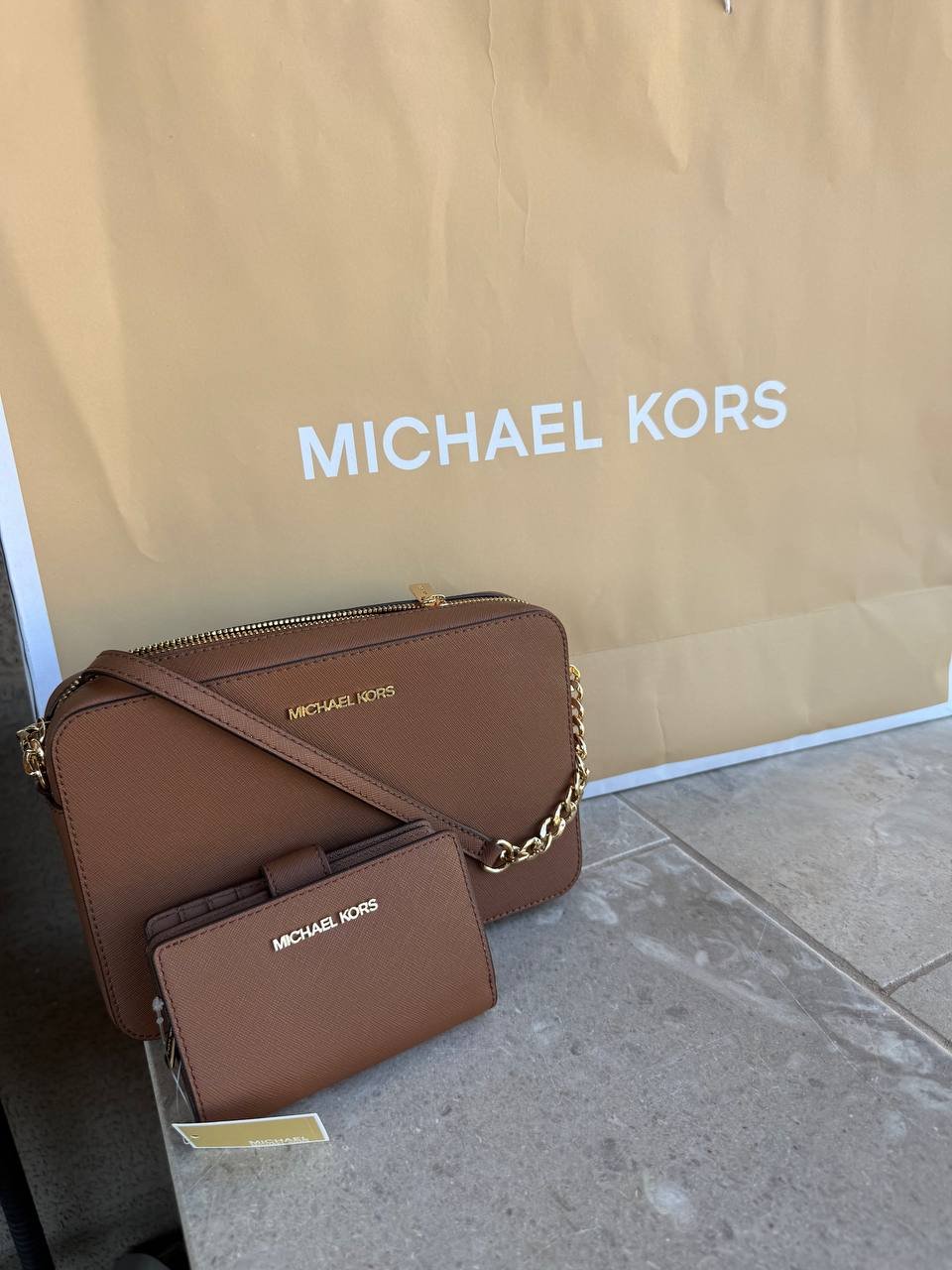 Crossbody Michael Kors Vanilla Monocromática com carteira