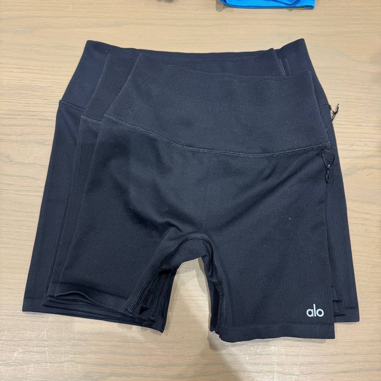 SHORT SEAMLESS RIBBED