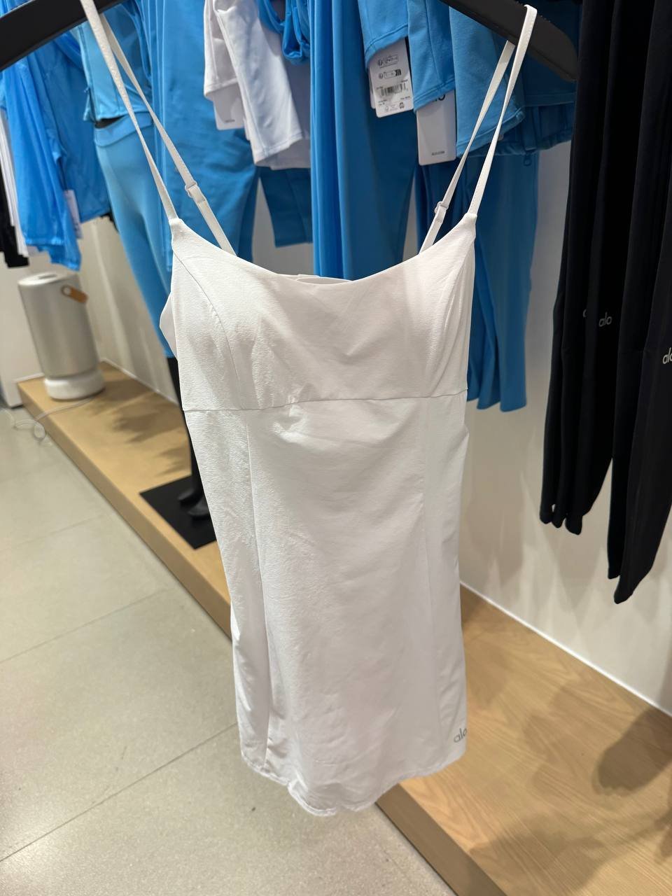 BREEZY TENNIS
