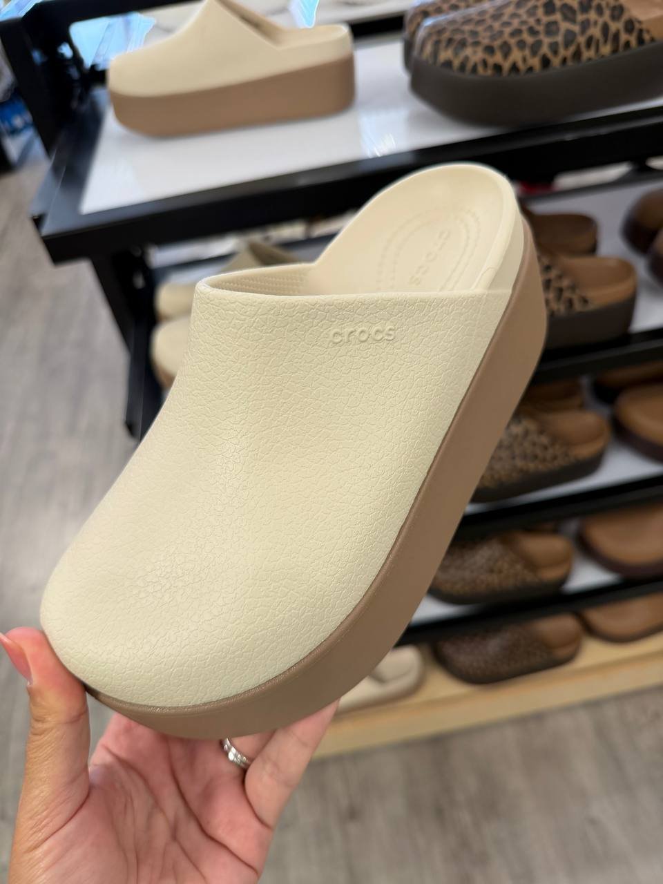 CROCS