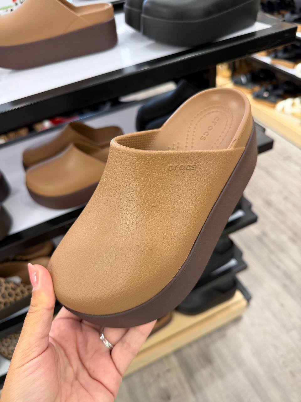 CROCS