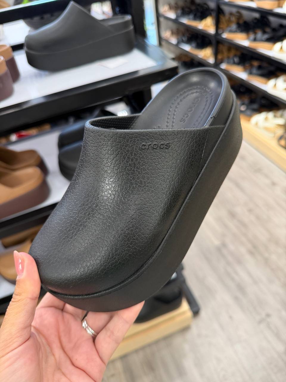 CROCS