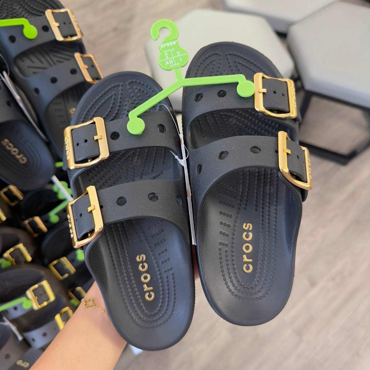 CROCS