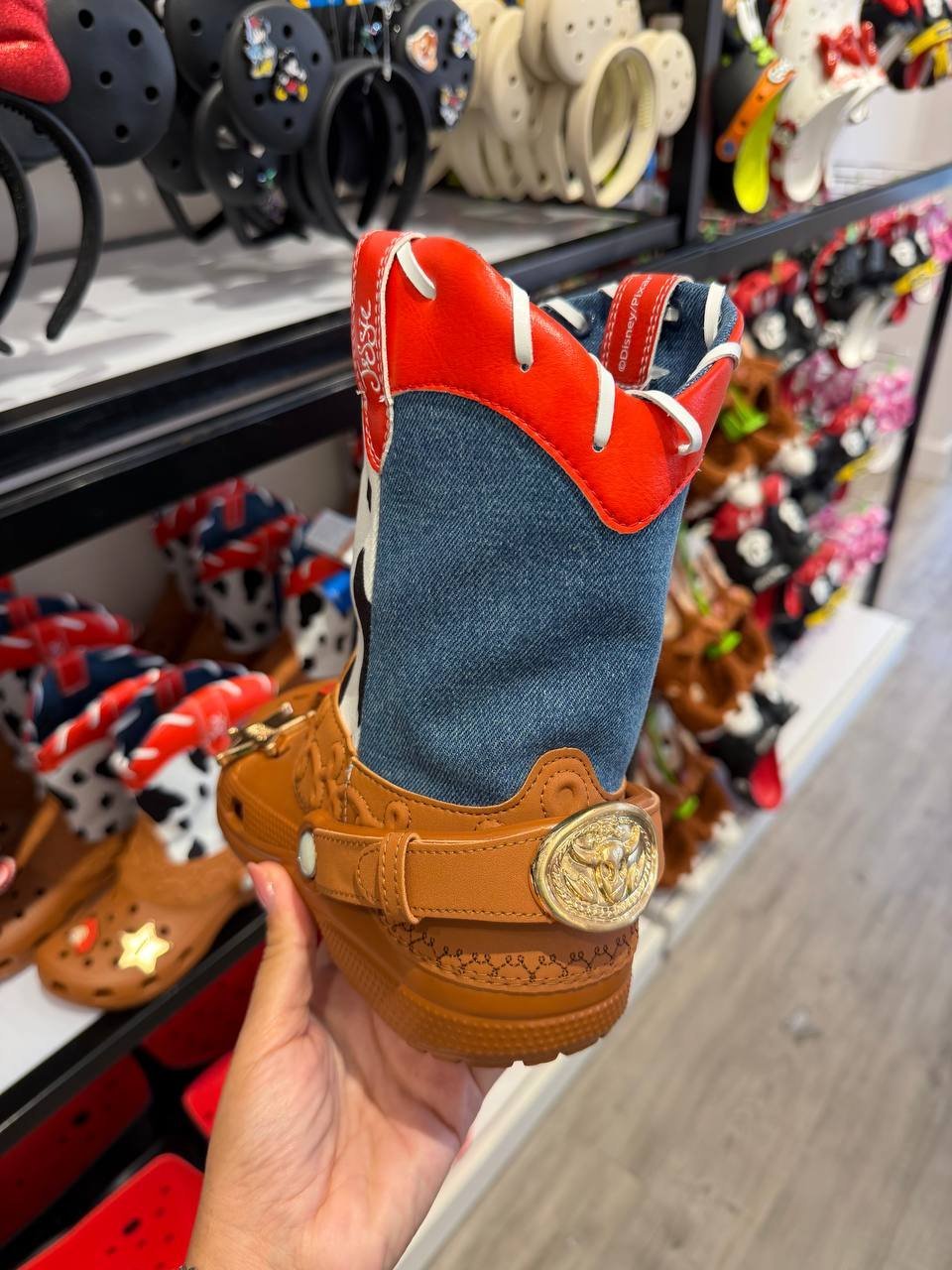 CROCS