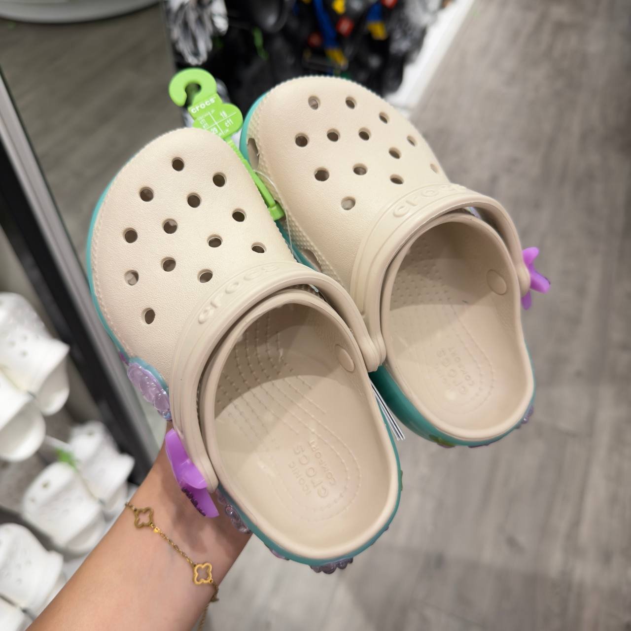 CROCS