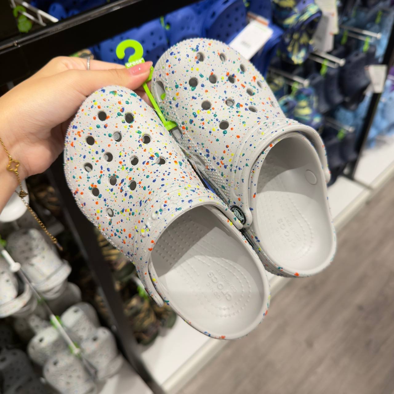 CROCS