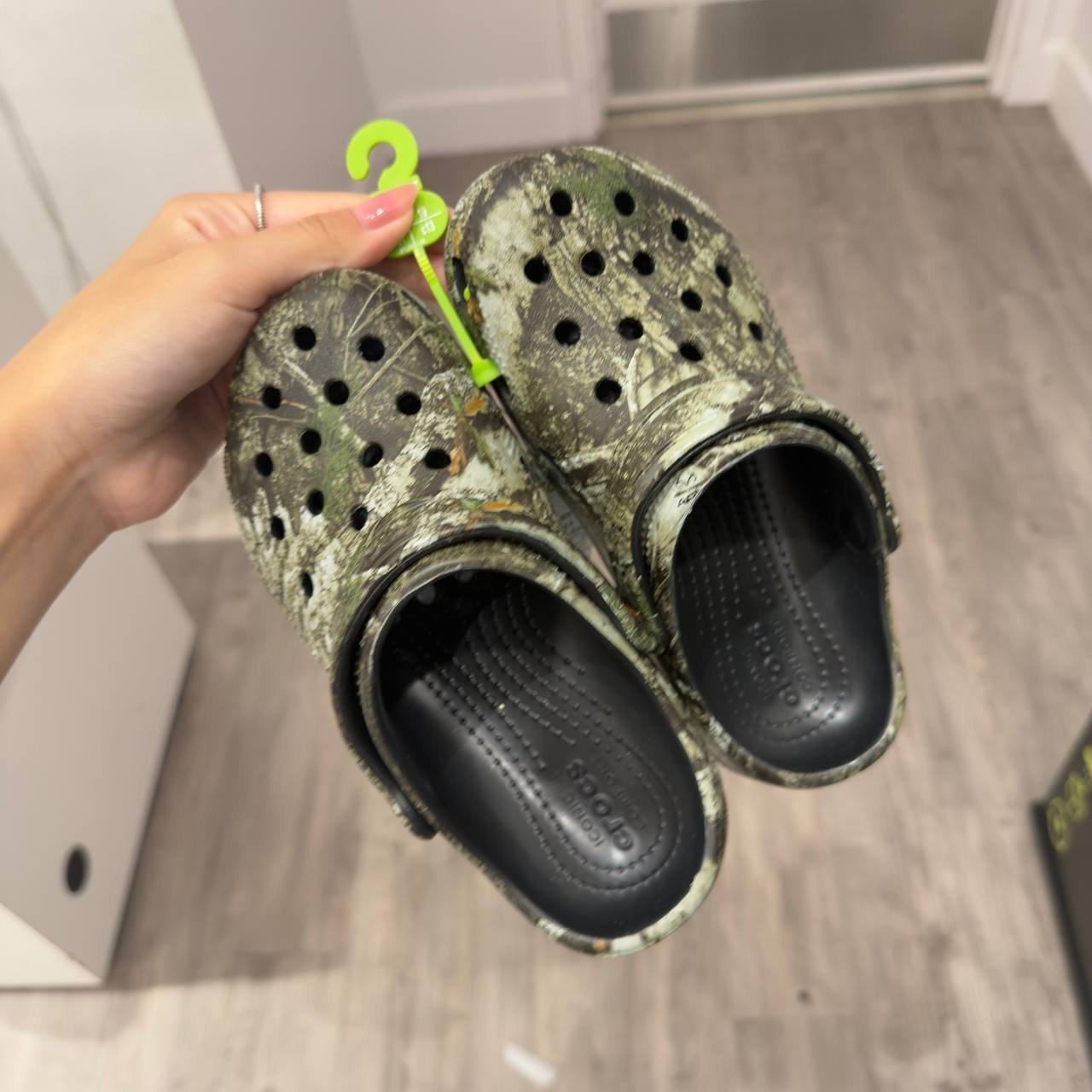 CROCS