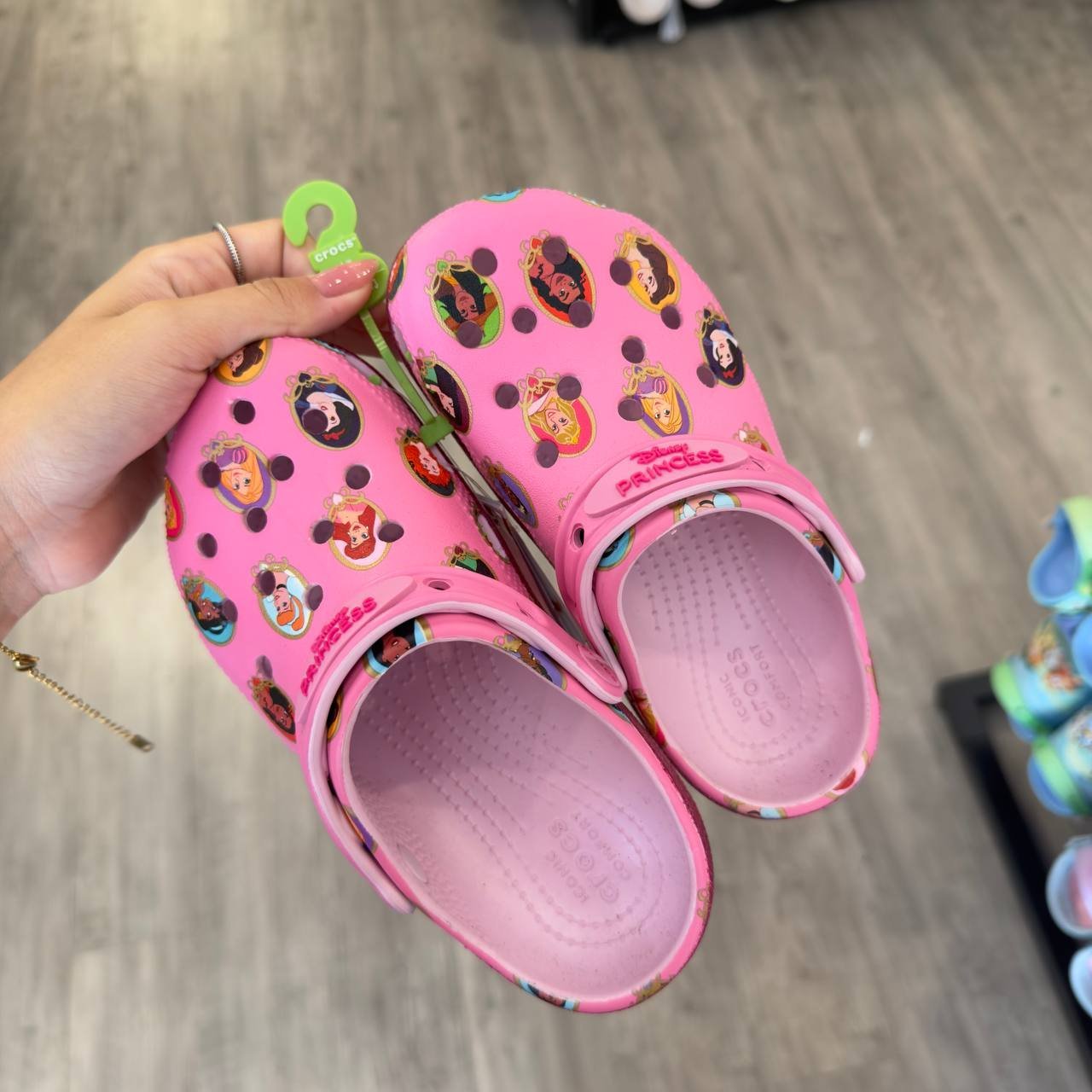 CROCS