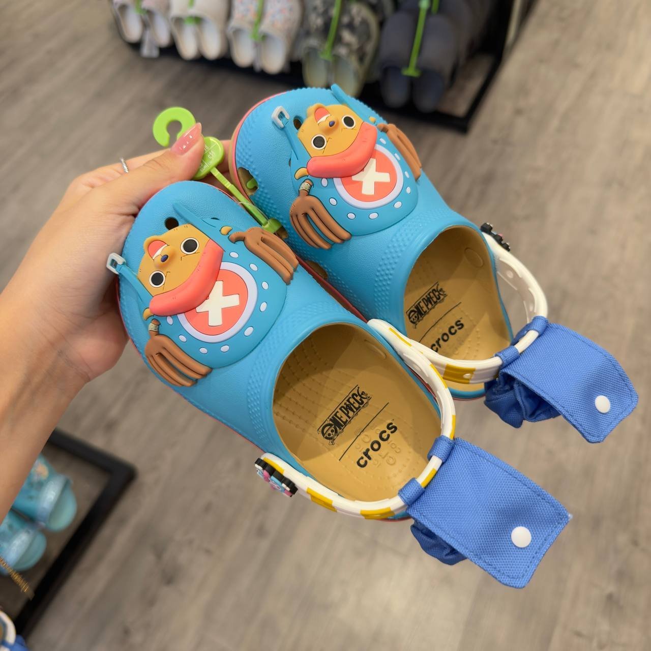 CROCS