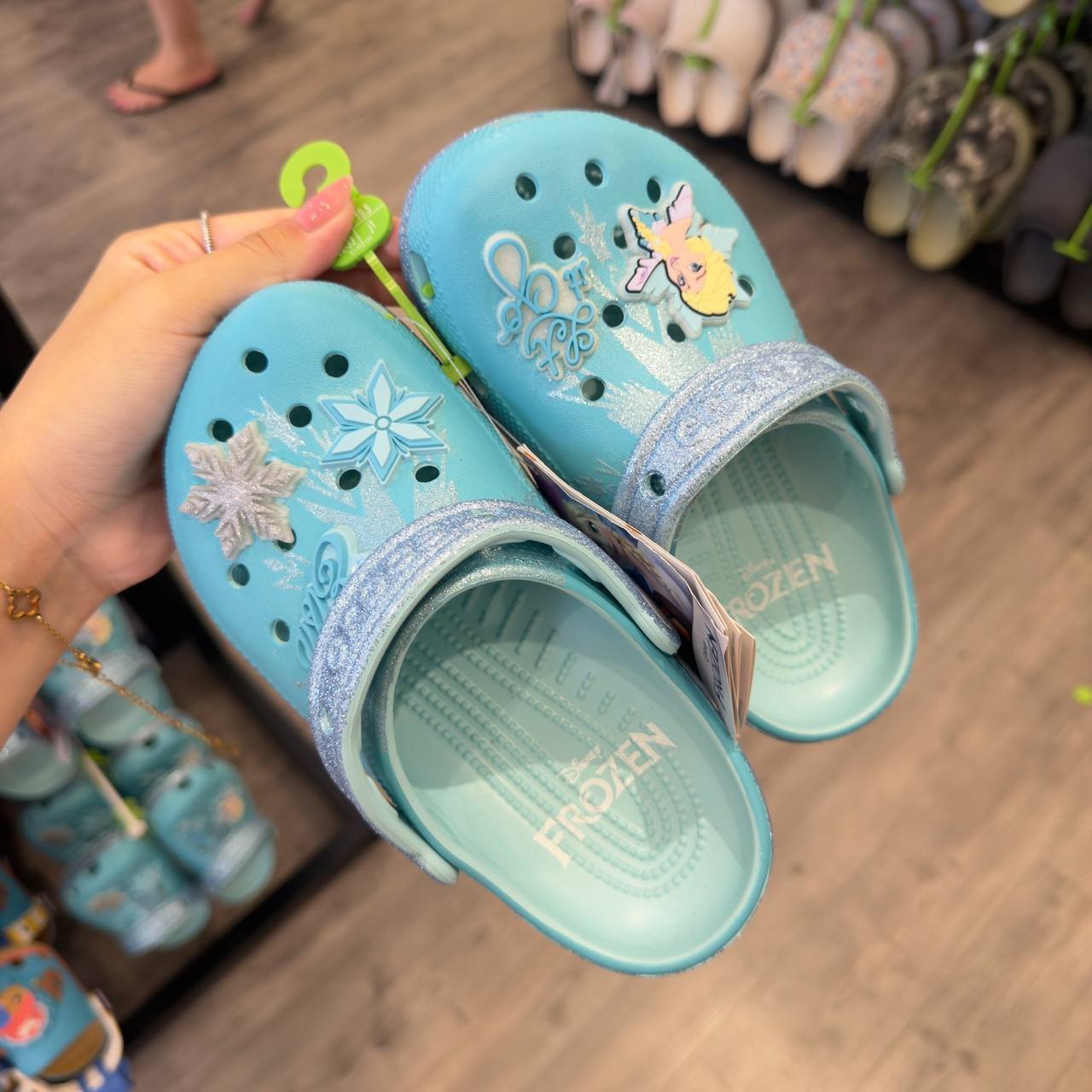 CROCS