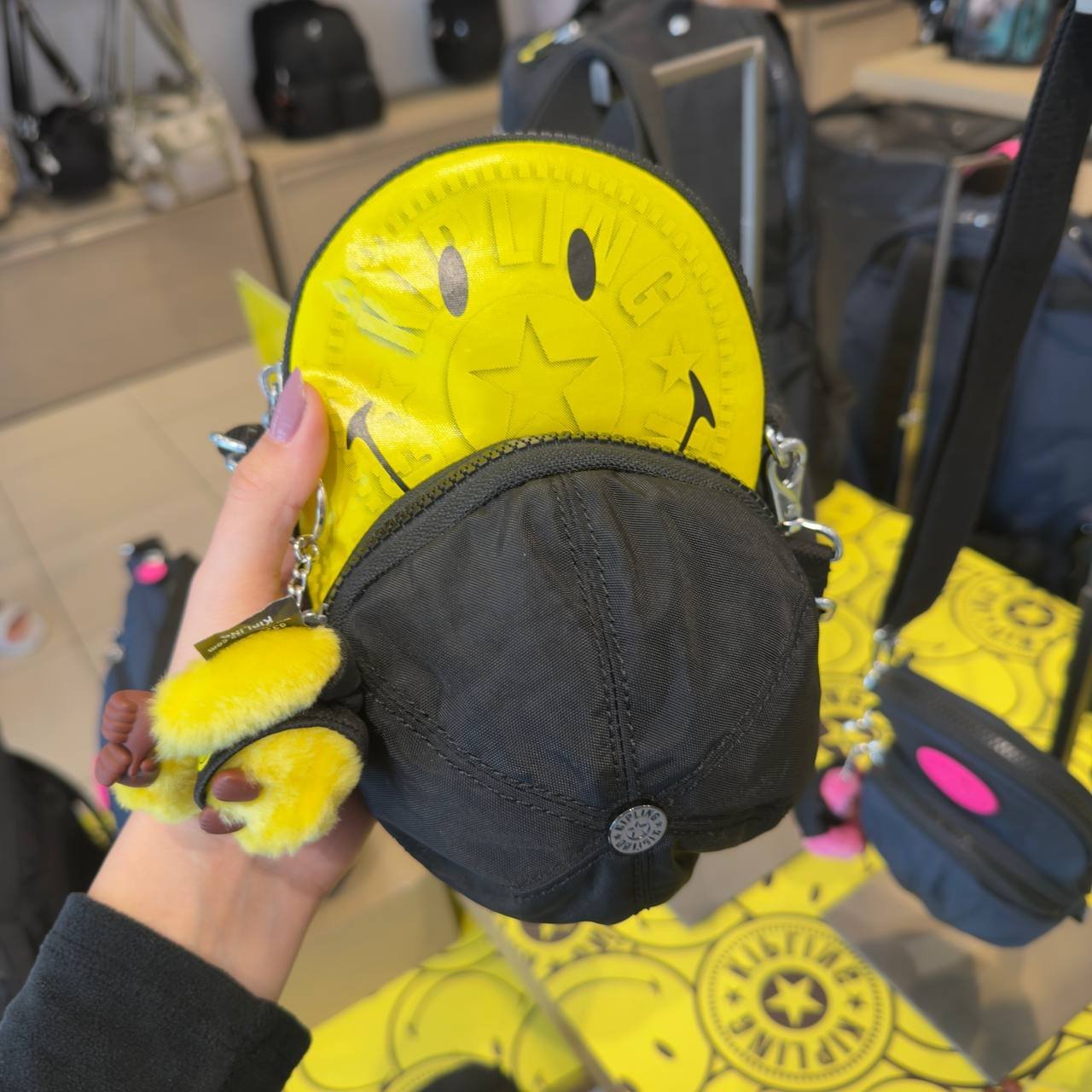 CROSSBODY CAP BAG