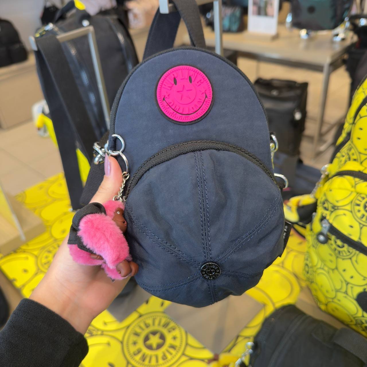 CROSSBODY CAP BAG