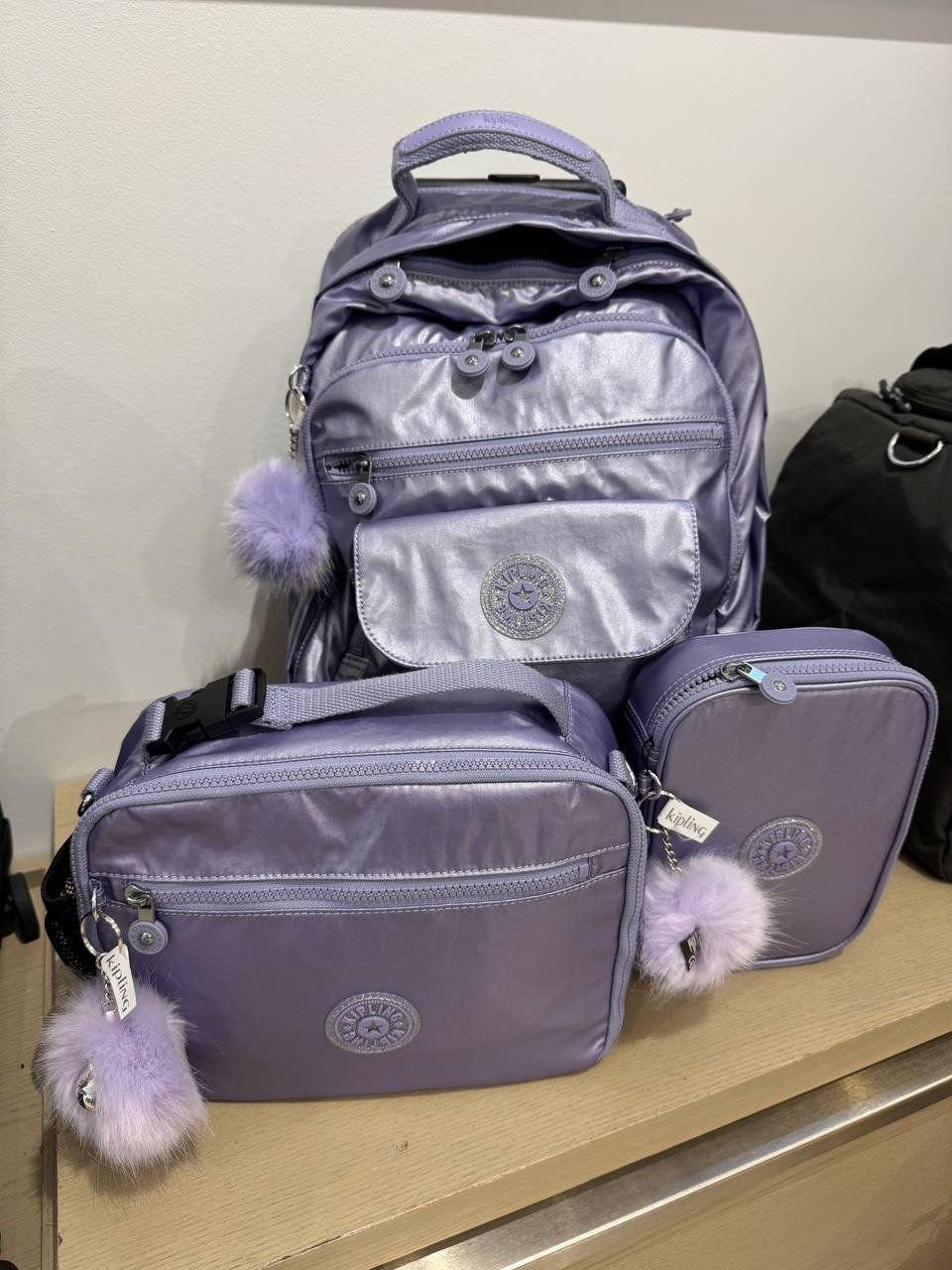 KIT MOCHILA COM RODINHAS