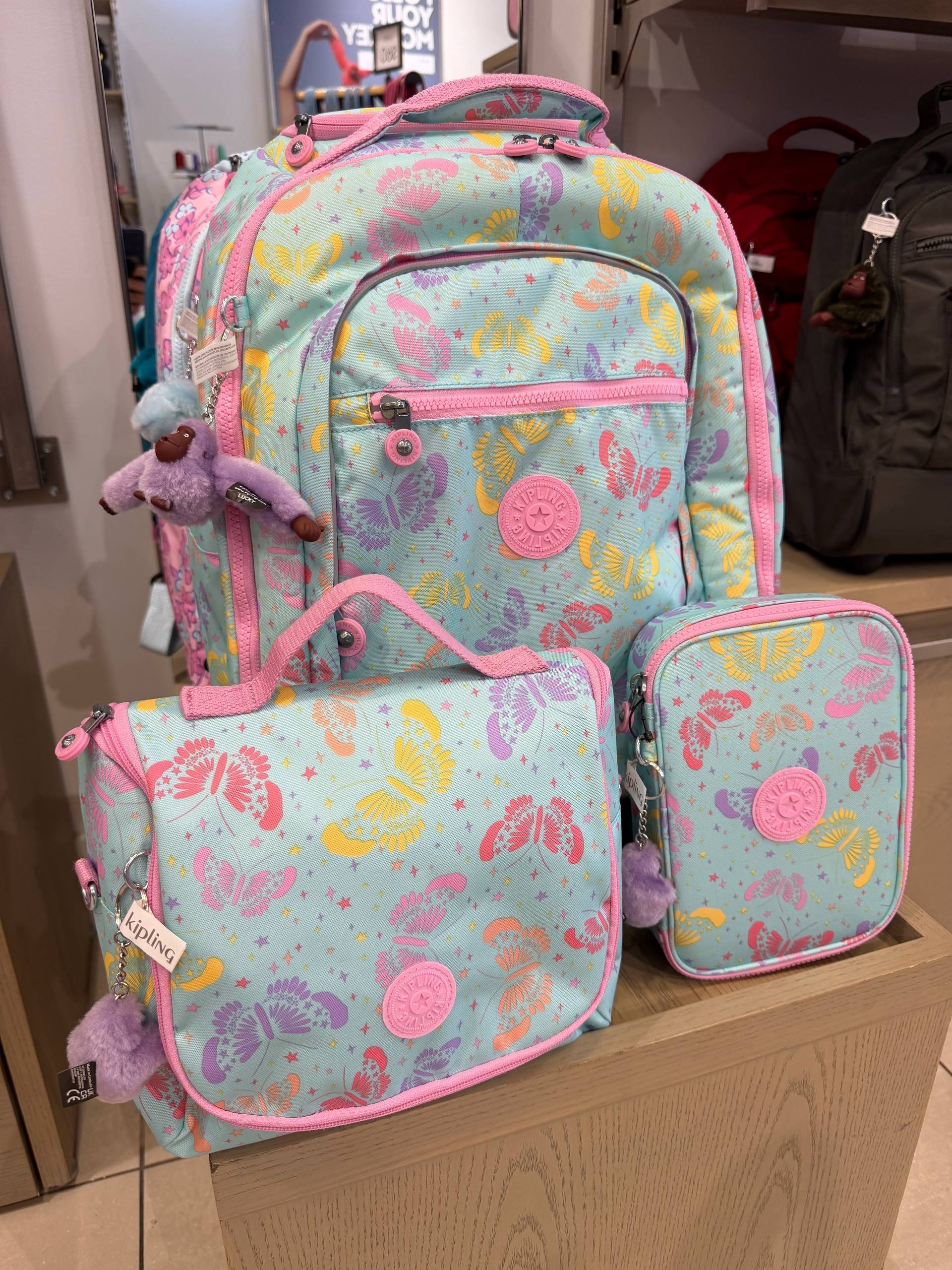 KIT MOCHILA COM RODINHAS