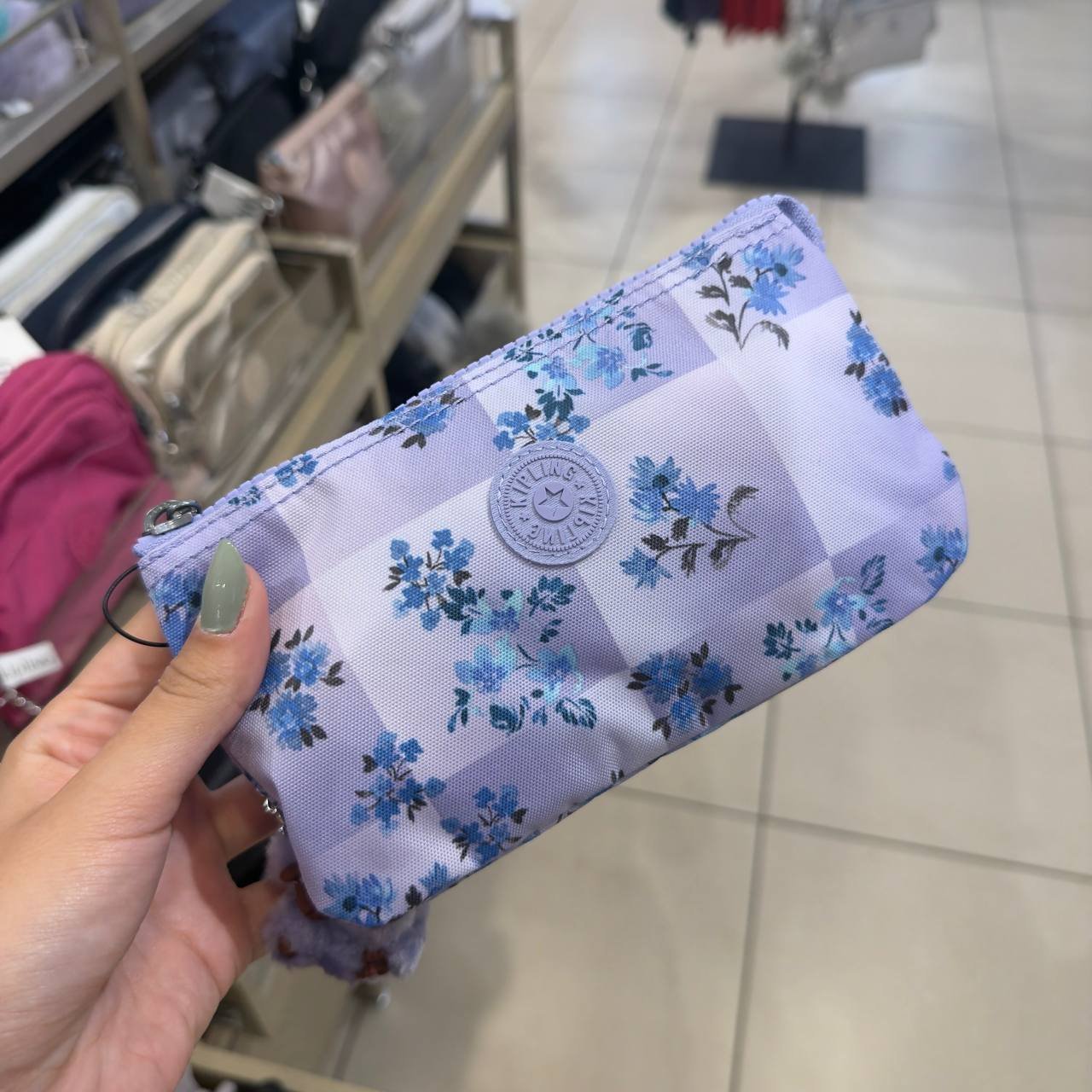NECESSAIRE