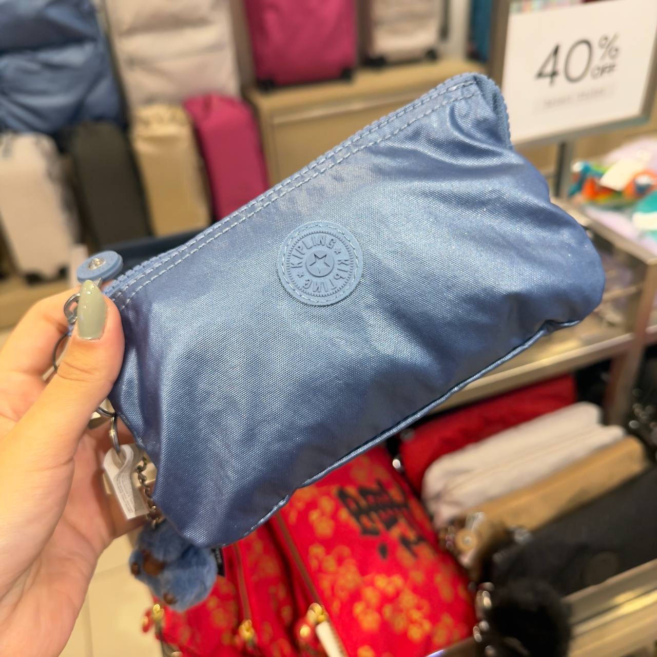 NECESSAIRE