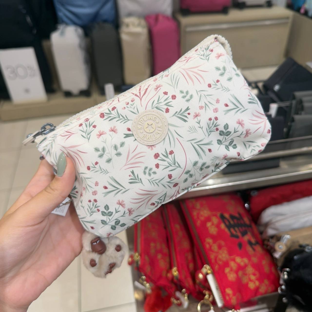 NECESSAIRE