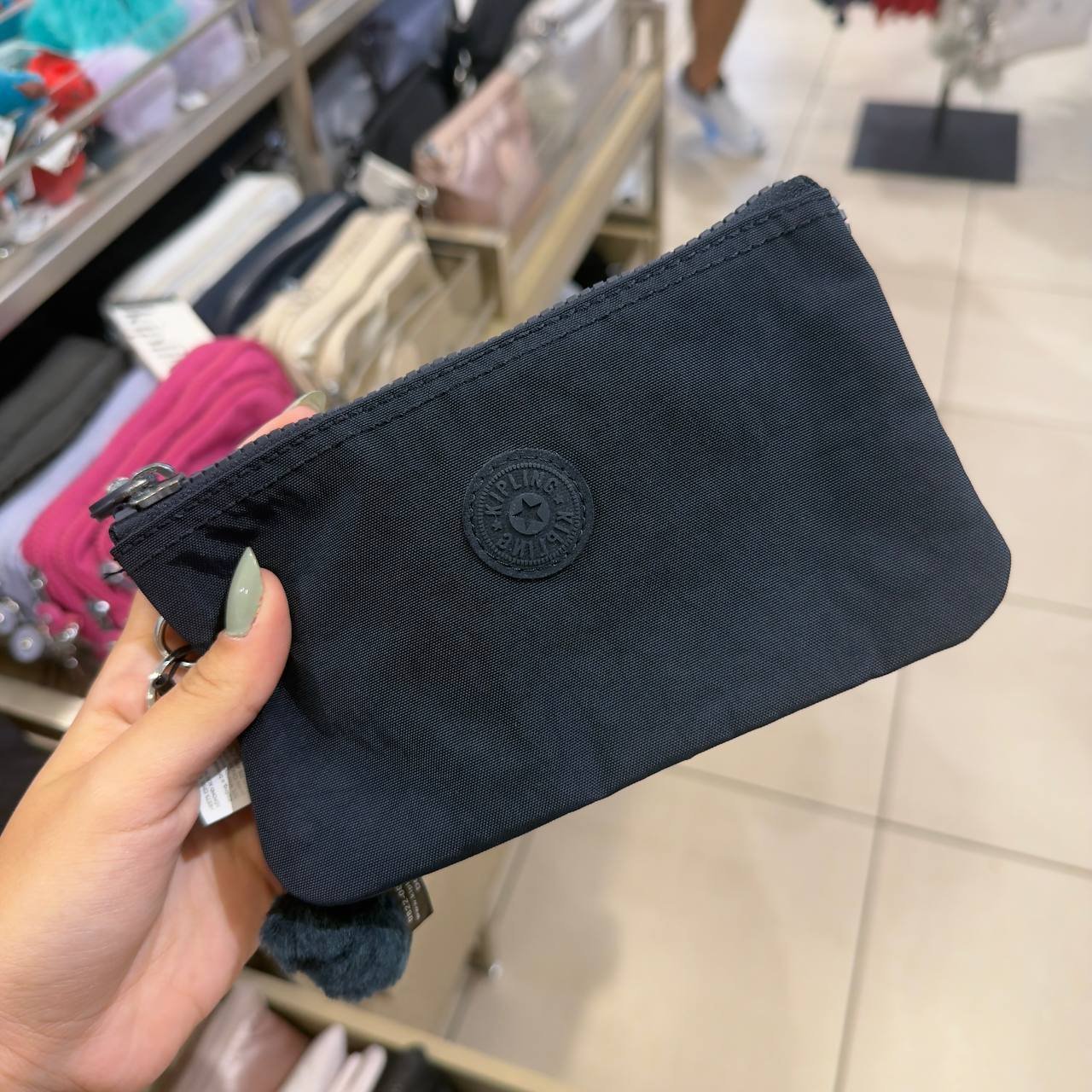 NECESSAIRE