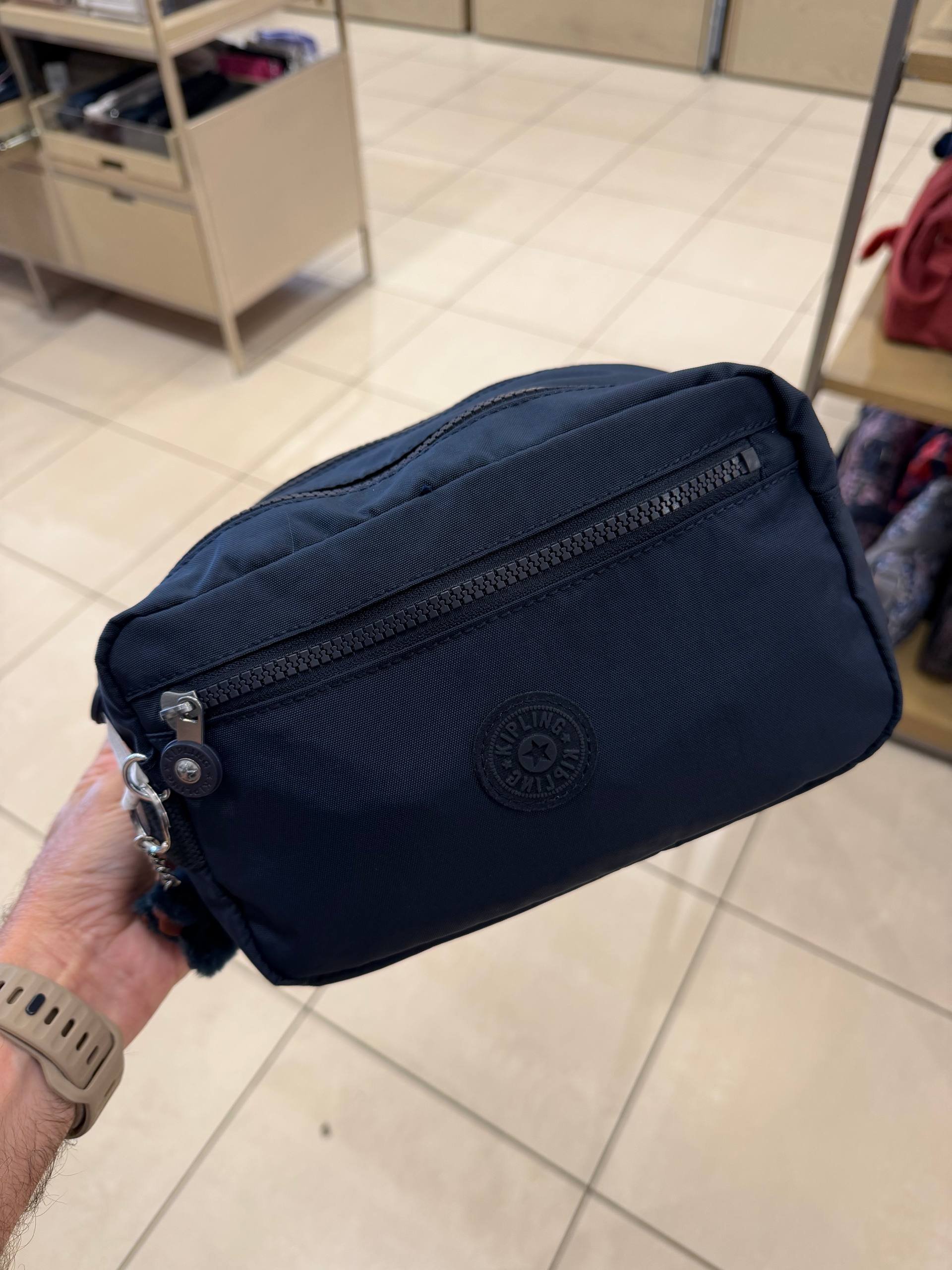 NECESSAIRE