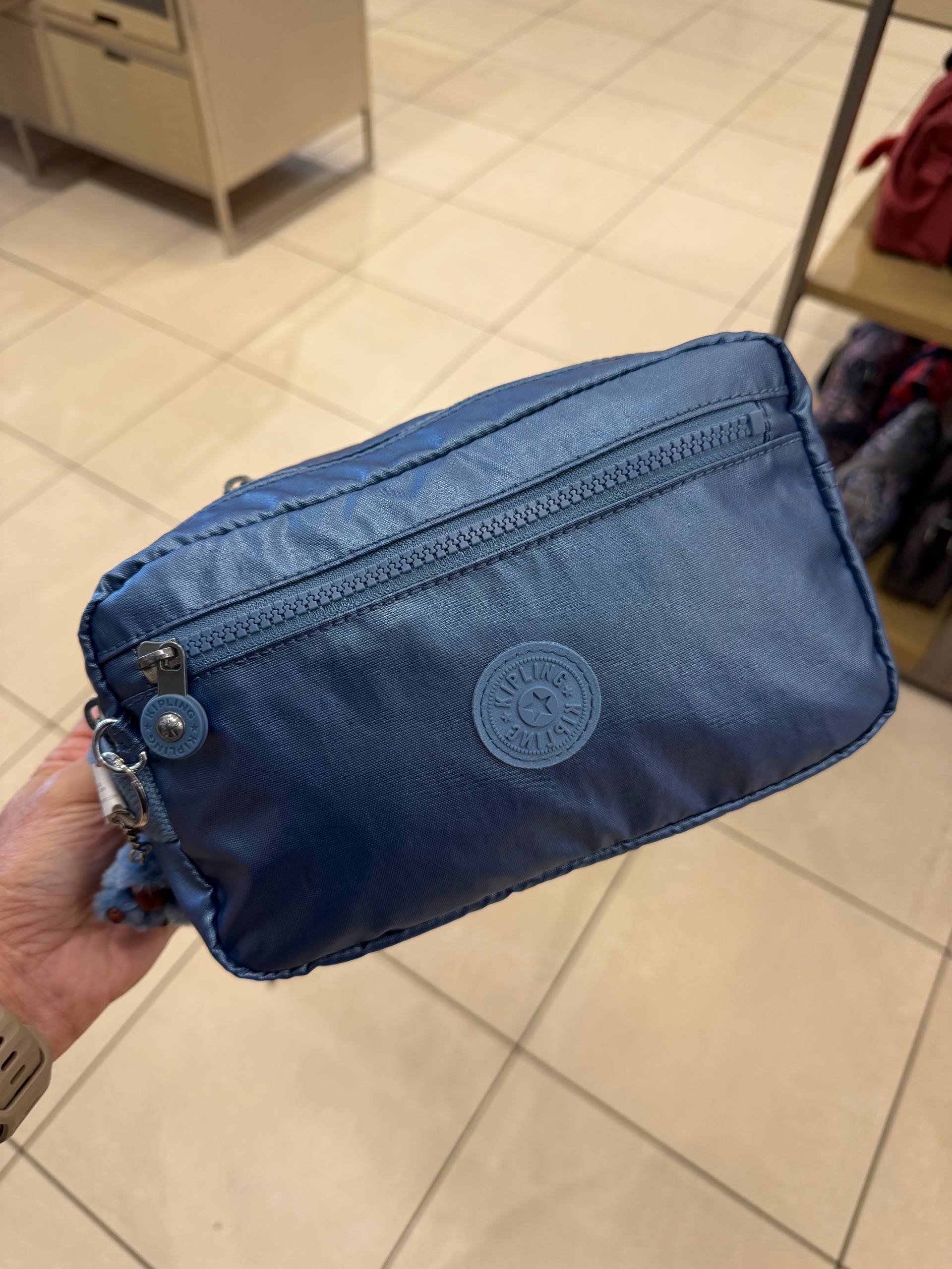 NECESSAIRE