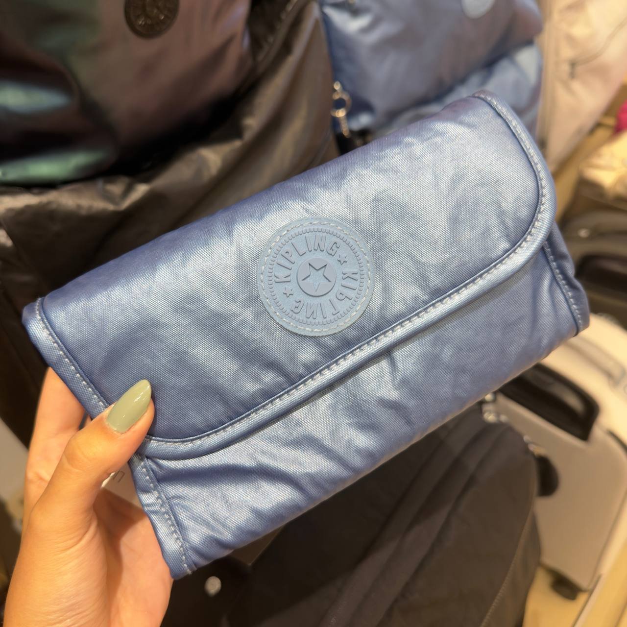 NECESSAIRE