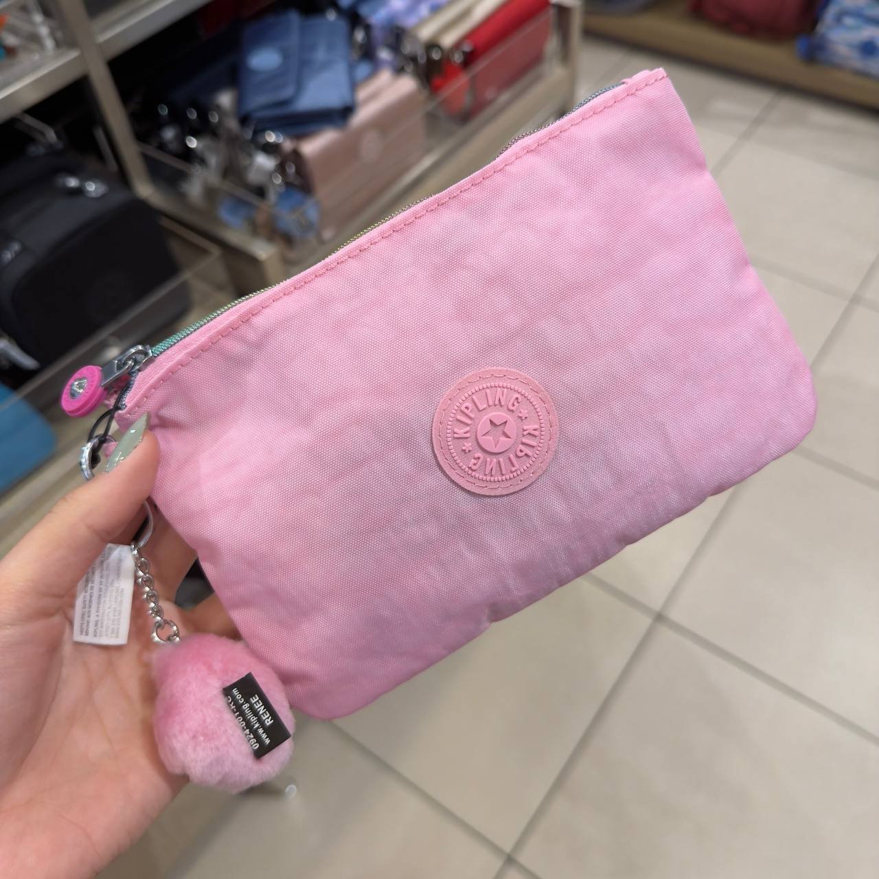 NECESSAIRE
