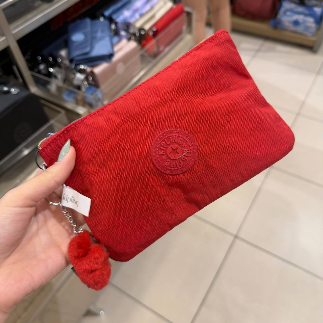 NECESSAIRE