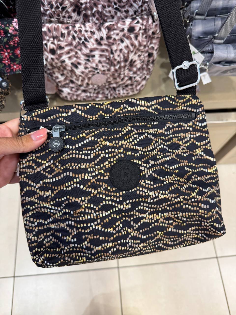 CROSSBODY
